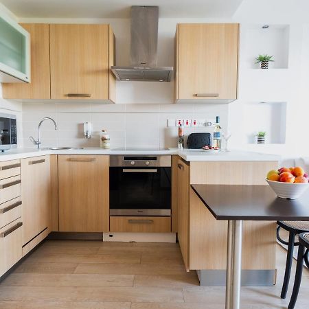Sanders Ermitage On The Beach - Delightful 1-Bedroom Apartment With Sea View Limasol Buitenkant foto