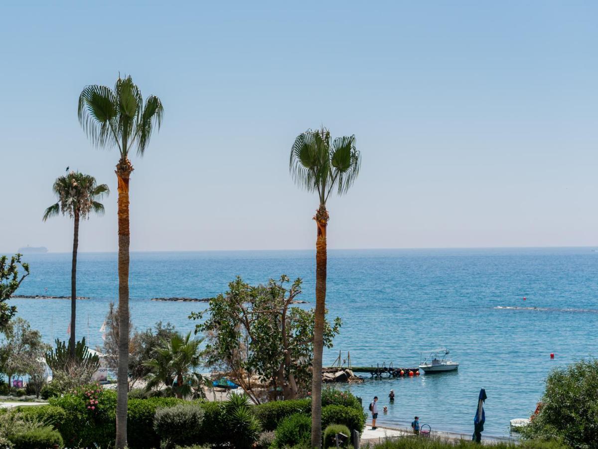 Sanders Ermitage On The Beach - Delightful 1-Bedroom Apartment With Sea View Limasol Buitenkant foto