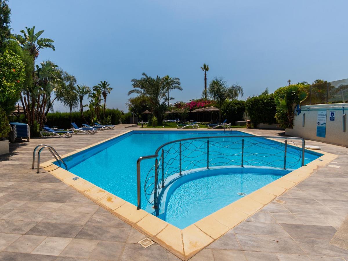 Sanders Ermitage On The Beach - Delightful 1-Bedroom Apartment With Sea View Limasol Buitenkant foto