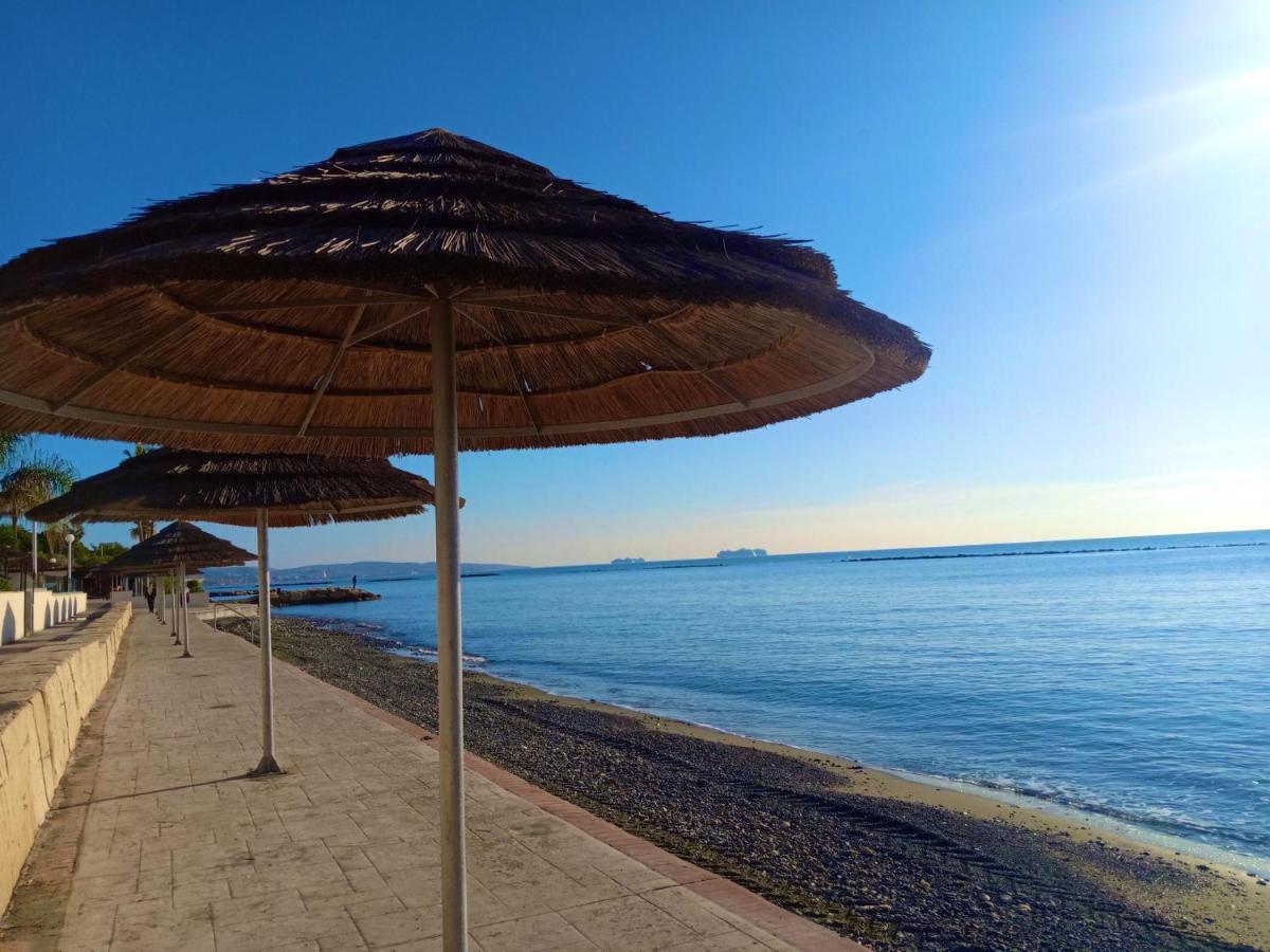 Sanders Ermitage On The Beach - Delightful 1-Bedroom Apartment With Sea View Limasol Buitenkant foto