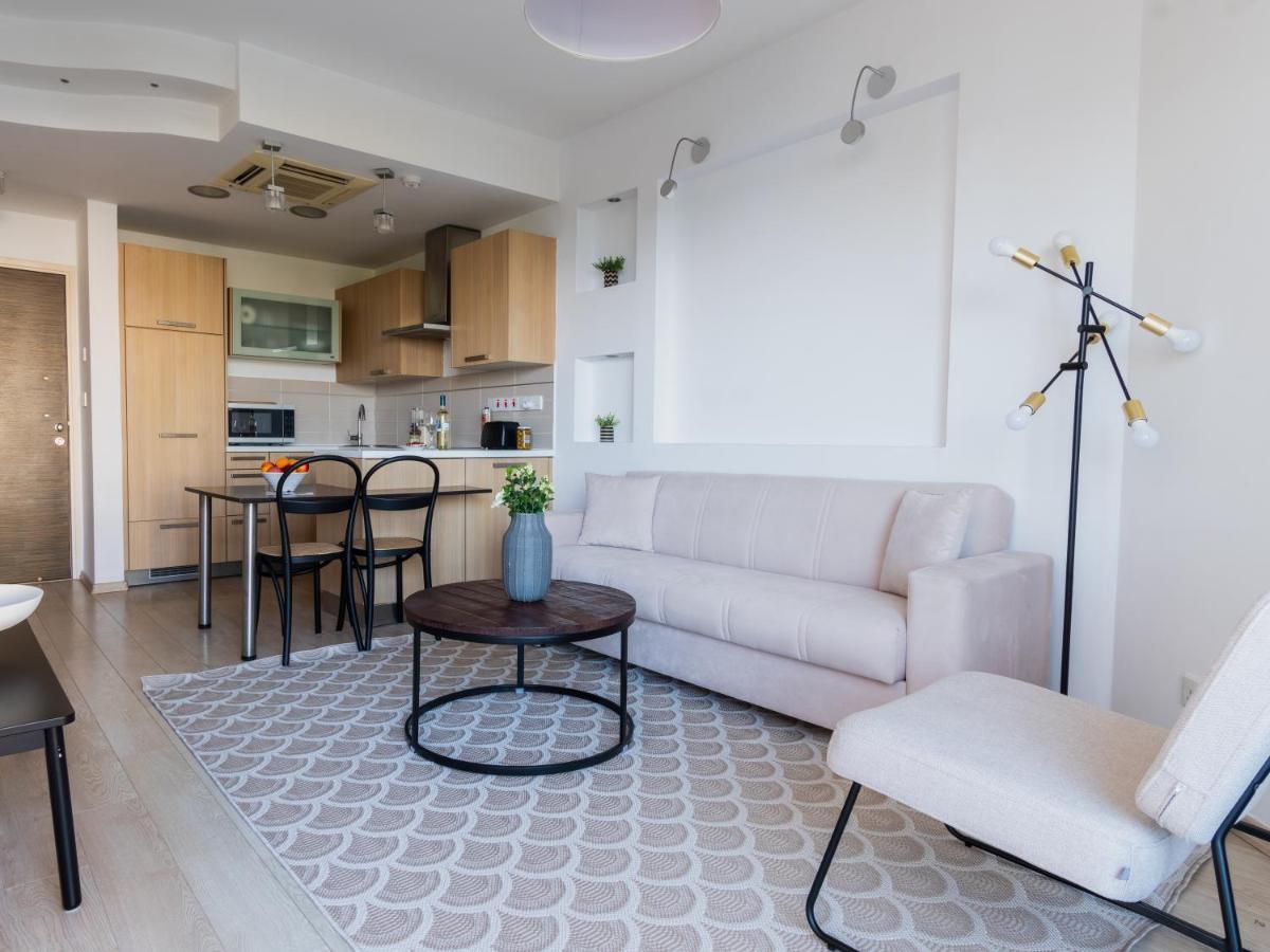 Sanders Ermitage On The Beach - Delightful 1-Bedroom Apartment With Sea View Limasol Buitenkant foto