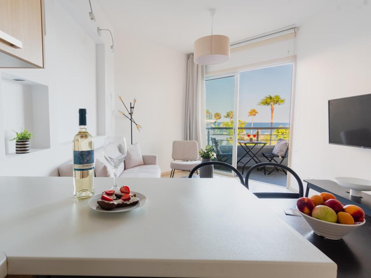 Sanders Ermitage On The Beach - Delightful 1-Bedroom Apartment With Sea View Limasol Buitenkant foto