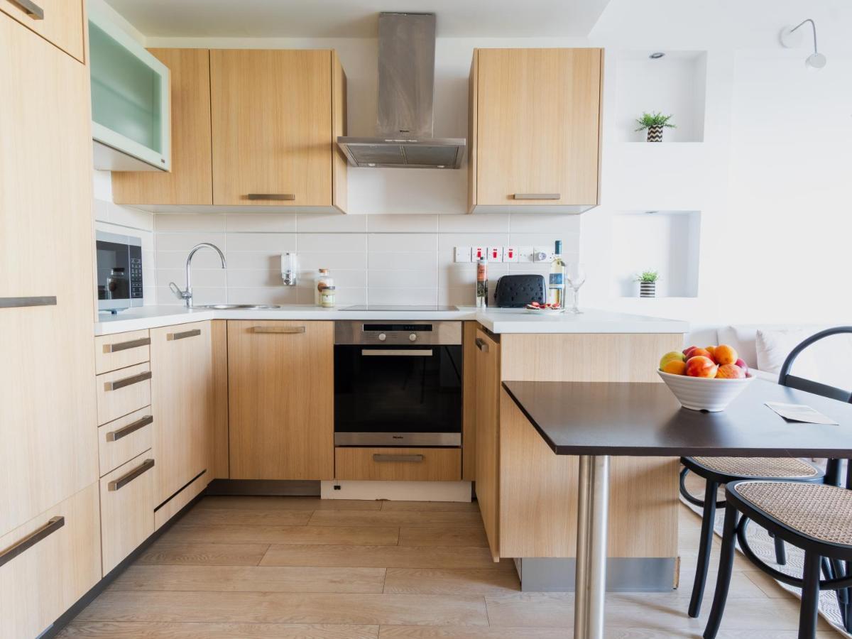 Sanders Ermitage On The Beach - Delightful 1-Bedroom Apartment With Sea View Limasol Buitenkant foto
