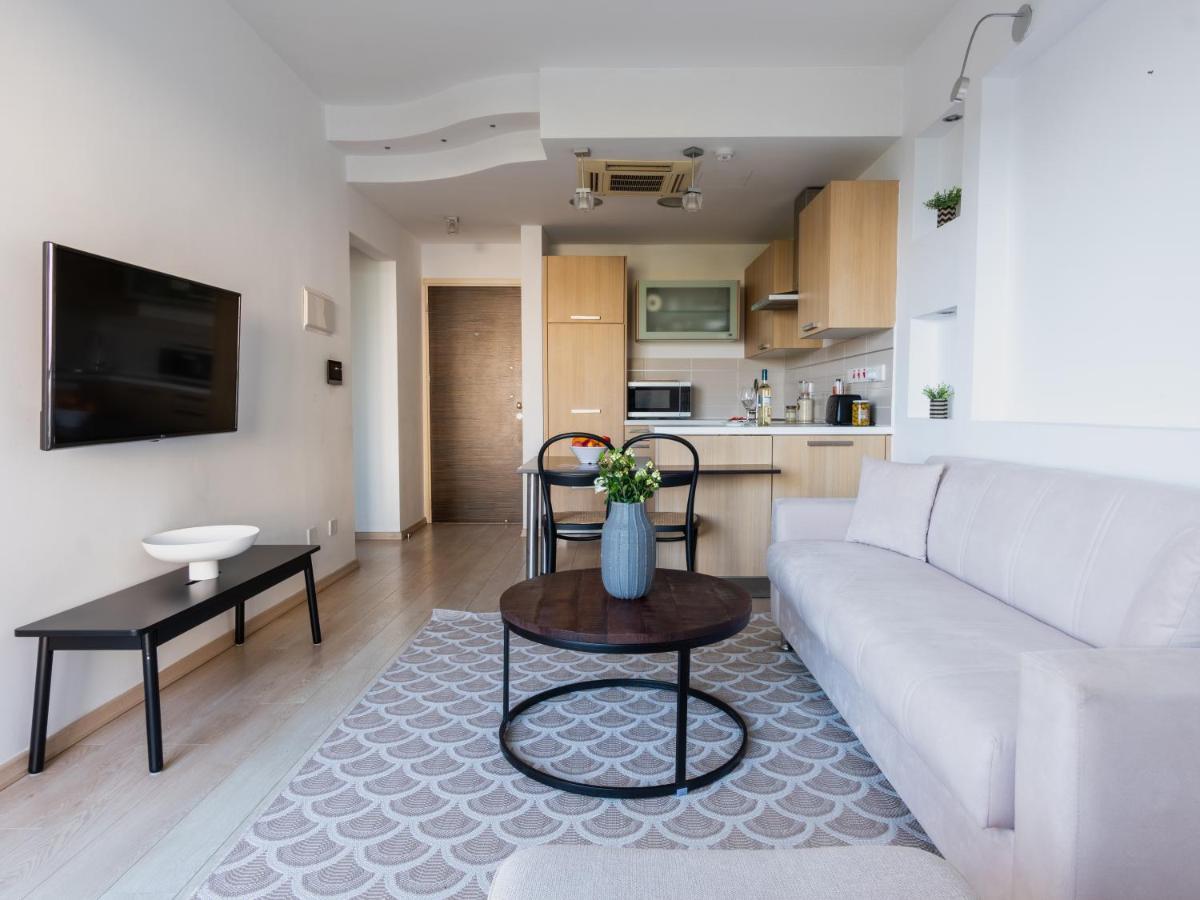 Sanders Ermitage On The Beach - Delightful 1-Bedroom Apartment With Sea View Limasol Buitenkant foto