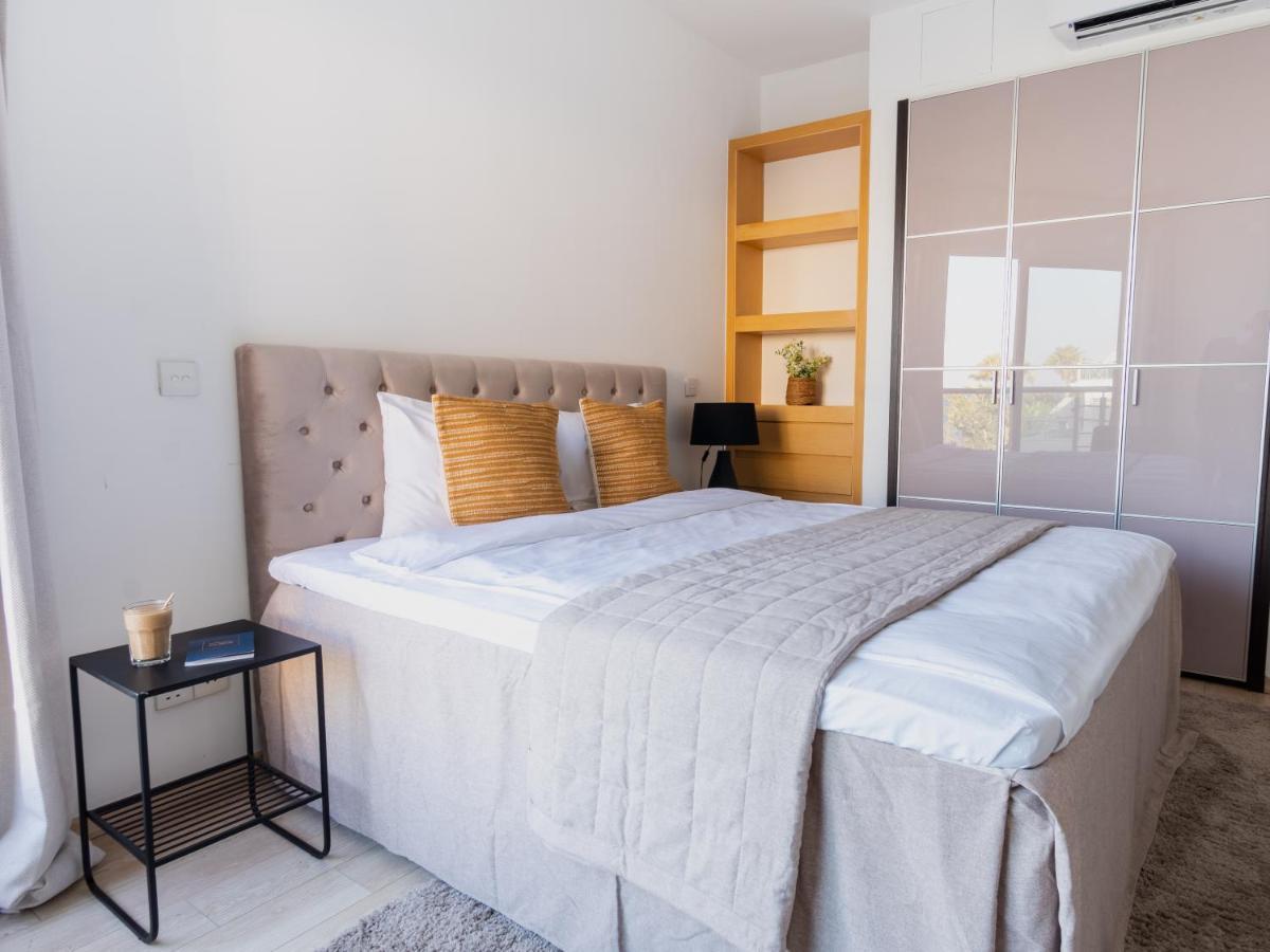 Sanders Ermitage On The Beach - Delightful 1-Bedroom Apartment With Sea View Limasol Buitenkant foto